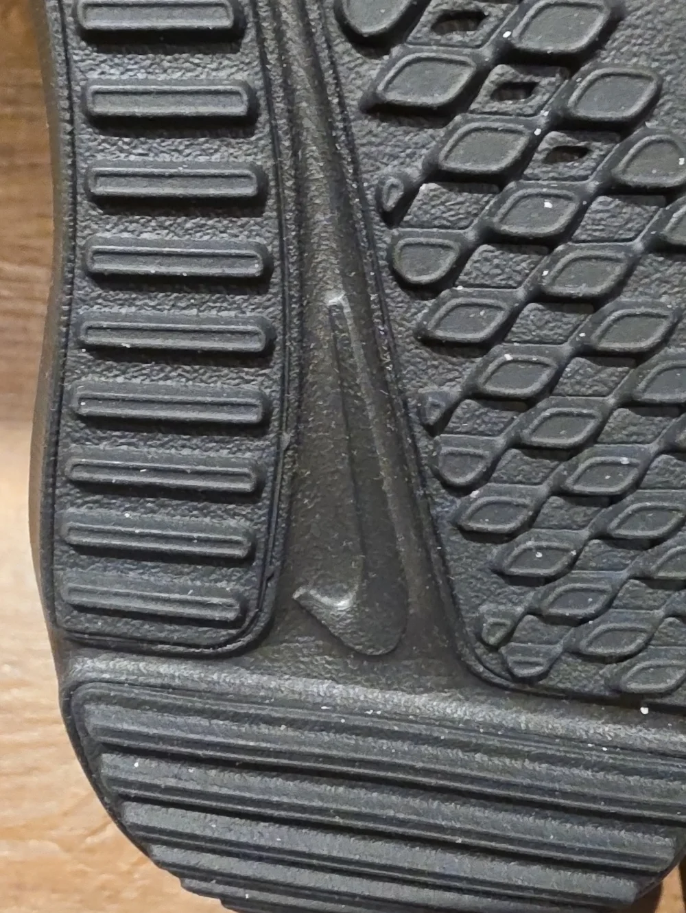 New In Box: NIKE Cosmic Runner (GS) Lightweight Training Sneakers